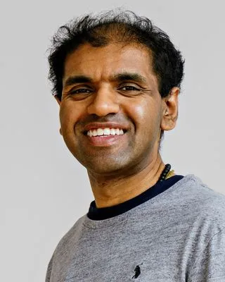 Nelluxon, therapist in Toronto