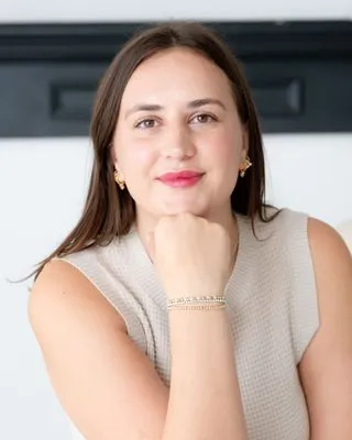 Victoria MacMillan, BA — therapist based in Toronto
